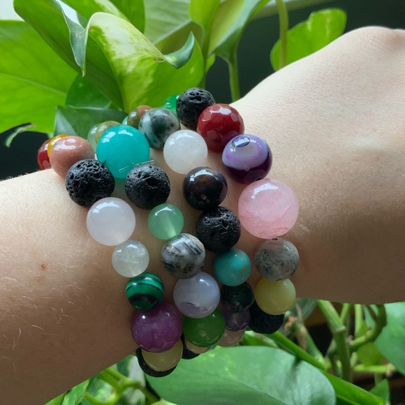 Set of 4 mixed healing stone and lava bracelets - Picture 3 of 3